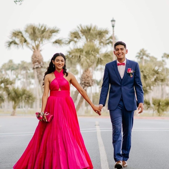 Size 8 fuchsia - Picture 1 of 5